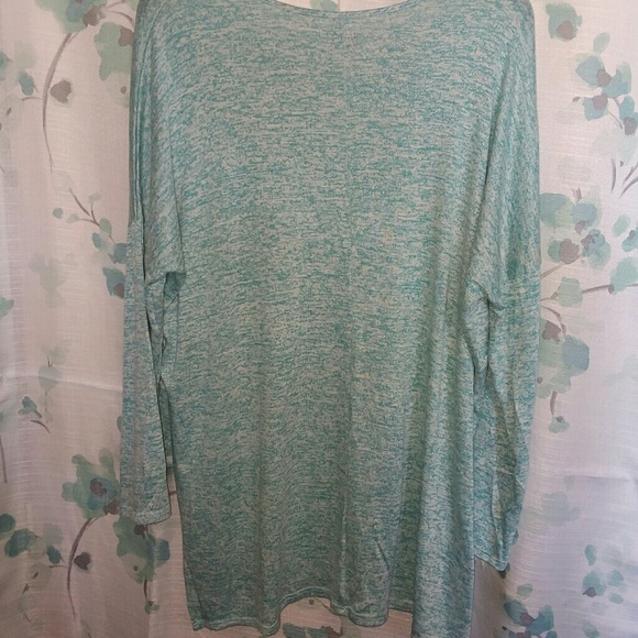 🌼True Light🌼High low long sleeve top - Picture 3 of 6